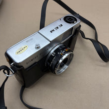 Load image into Gallery viewer, Vintage Olympus Quickmatic EEM with Case
