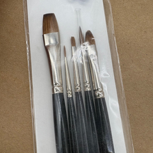 Load image into Gallery viewer, Kolinsky Sable Oil Painting Detail Set
