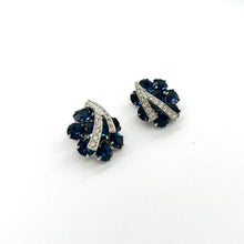 Load image into Gallery viewer, Art Deco Weiss Clip-on Earrings
