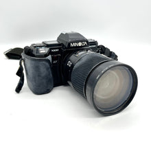 Load image into Gallery viewer, Minolta 7000 35mm Film SLR Camera (untested)
