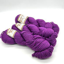 Load image into Gallery viewer, Purple Shepards Wool Bundle
