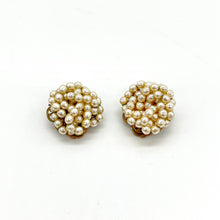 Load image into Gallery viewer, Miriam Haskell Pearl Cluster Clip-on Earrings (1960&#39;s)
