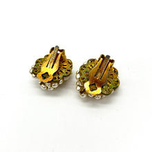 Load image into Gallery viewer, Miriam Haskell Pearl Cluster Clip-on Earrings (1960&#39;s)
