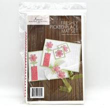 Load image into Gallery viewer, Annie&#39;s Quilters &#39;Freshly Picked Place Mat Set&#39; Kit
