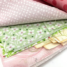 Load image into Gallery viewer, &#39;For the Love of Bees&#39; Quilt Kit
