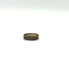 Load image into Gallery viewer, &#39;Alis Volat Propriis&#39; Ring
