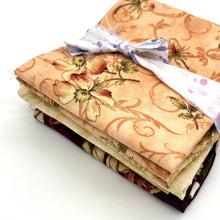 Load image into Gallery viewer, &#39;Willow Berry Winter&#39; Fabric Bundle by Maywood Studios (5 Fat Quarters)
