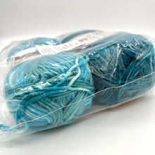 Load image into Gallery viewer, Annie&#39;s Hat Kit
