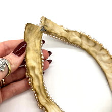 Load image into Gallery viewer, Vintage Faux Pearl Collar
