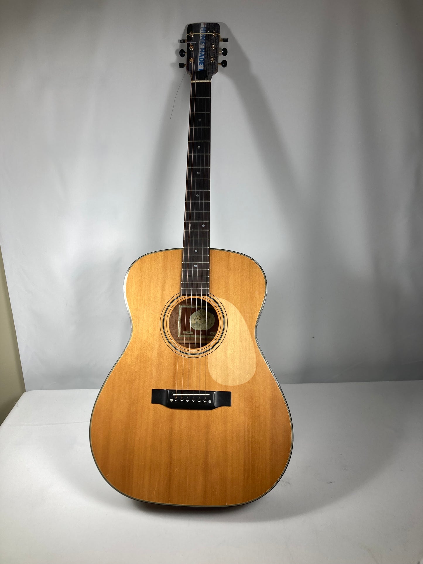 Aspen deals acoustic guitar